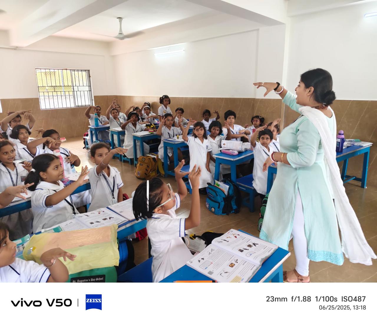 CLASS ROOM (1)